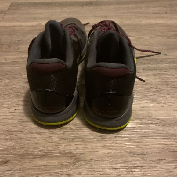 Kobes - Picture 3 of 5